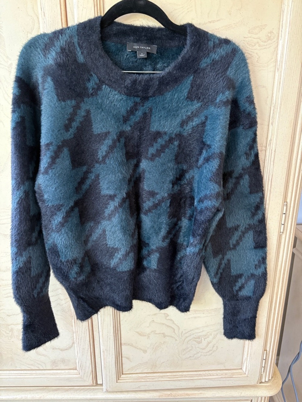 Ann Taylor Teal/Green & Black Houndstooth Fuzzy Crew Sweater.  Worn one time.